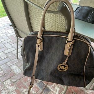Michael Kors large purse w/ shoulder strap